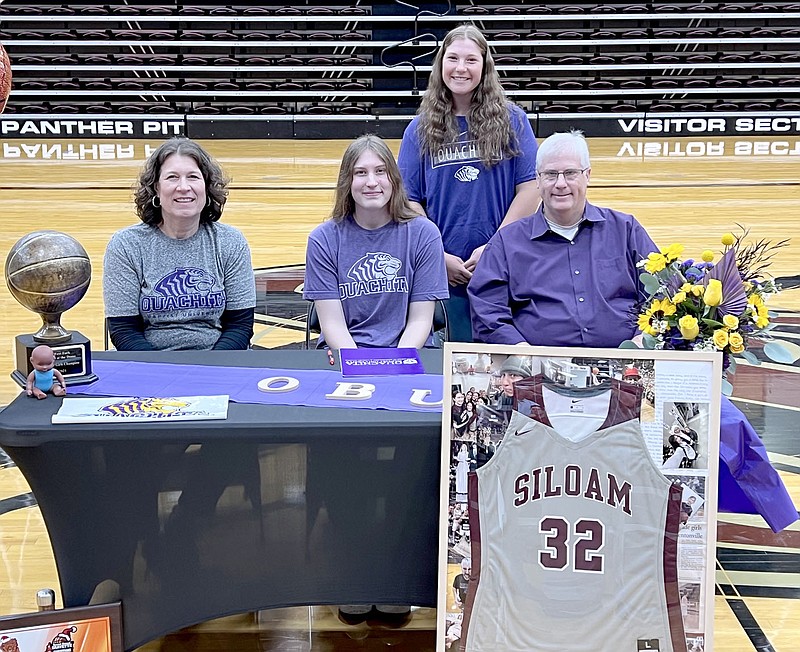 Graham Thomas/Herald-Leader
Siloam Springs senior Brooke Smith signed a letter of intent to play college basketball at Ouachita Baptist University in Arkadelphia. Also pictured are mother Lisa Smith (left), father Eric Smith (right) and sister Sydney Smith (standing).