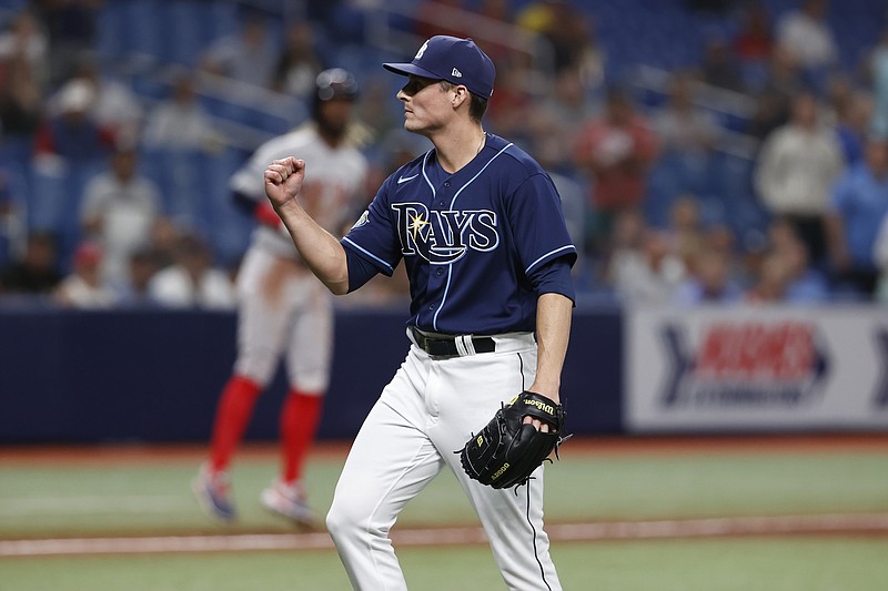 Josh Lowe hits 2-out, 2-run double in 9th in the Rays' 3-2 win