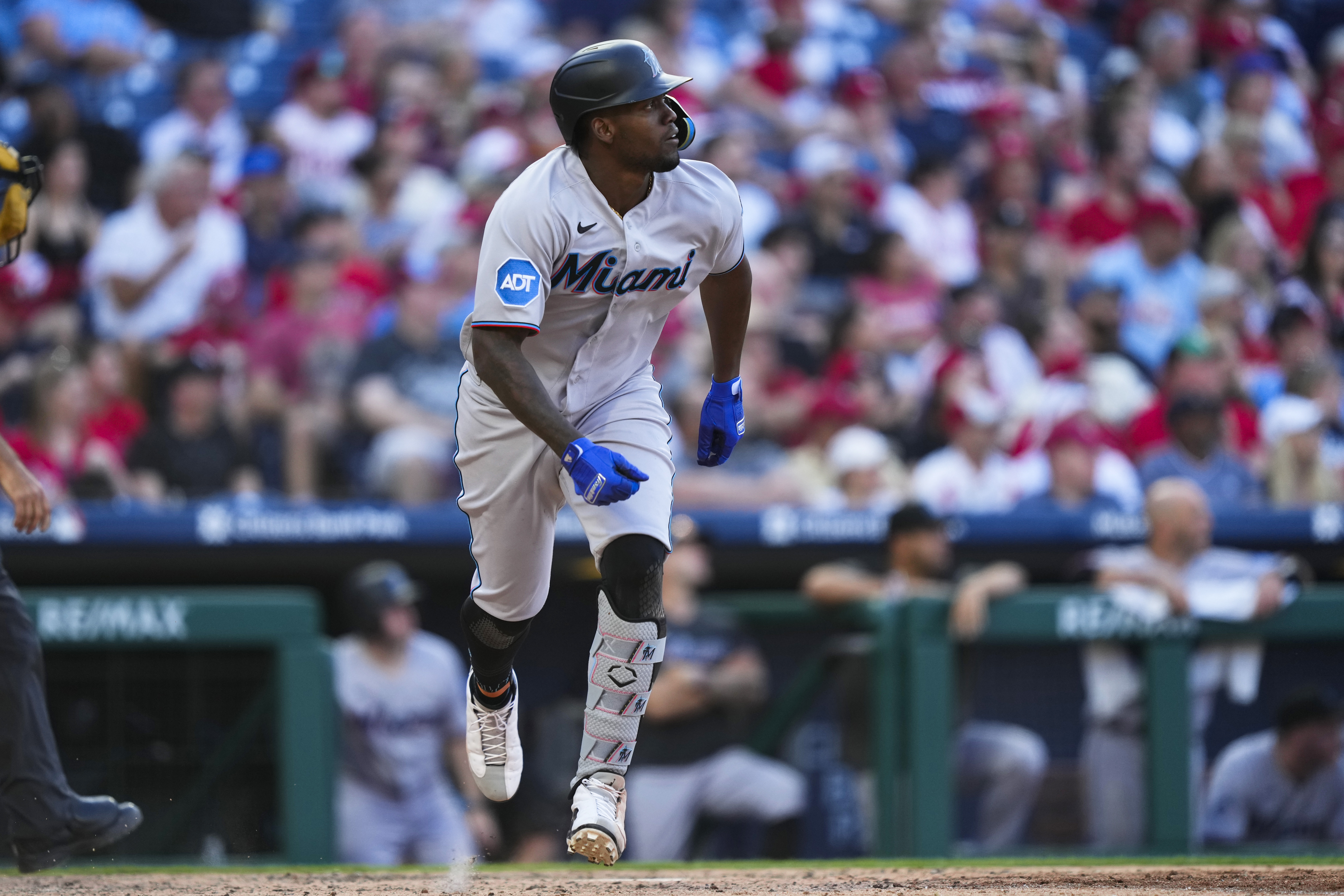 Bryan De La Cruz homers, Marlins lose to Phillies