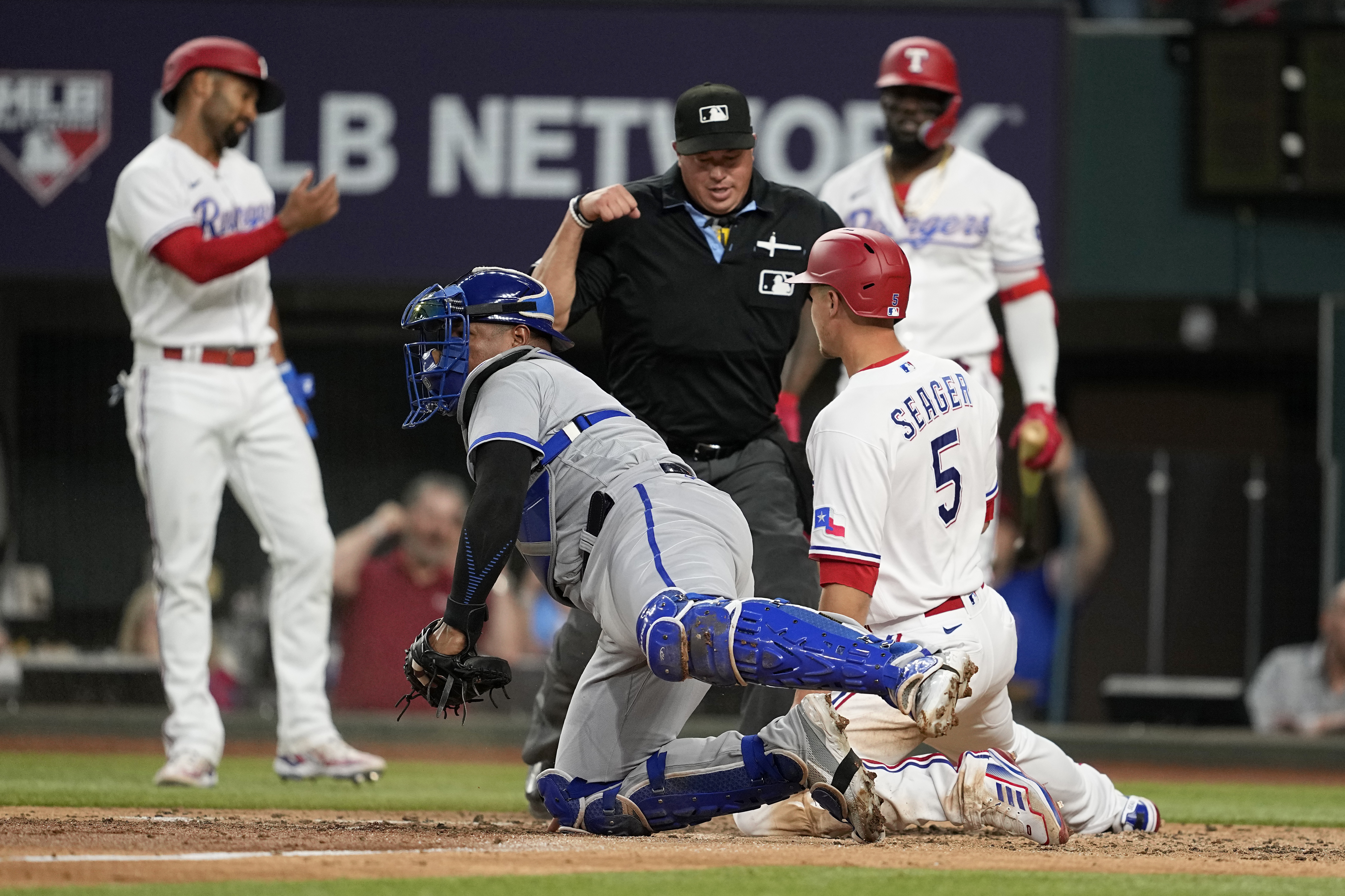 Umpire hospitalized after getting hit in head by relay throw