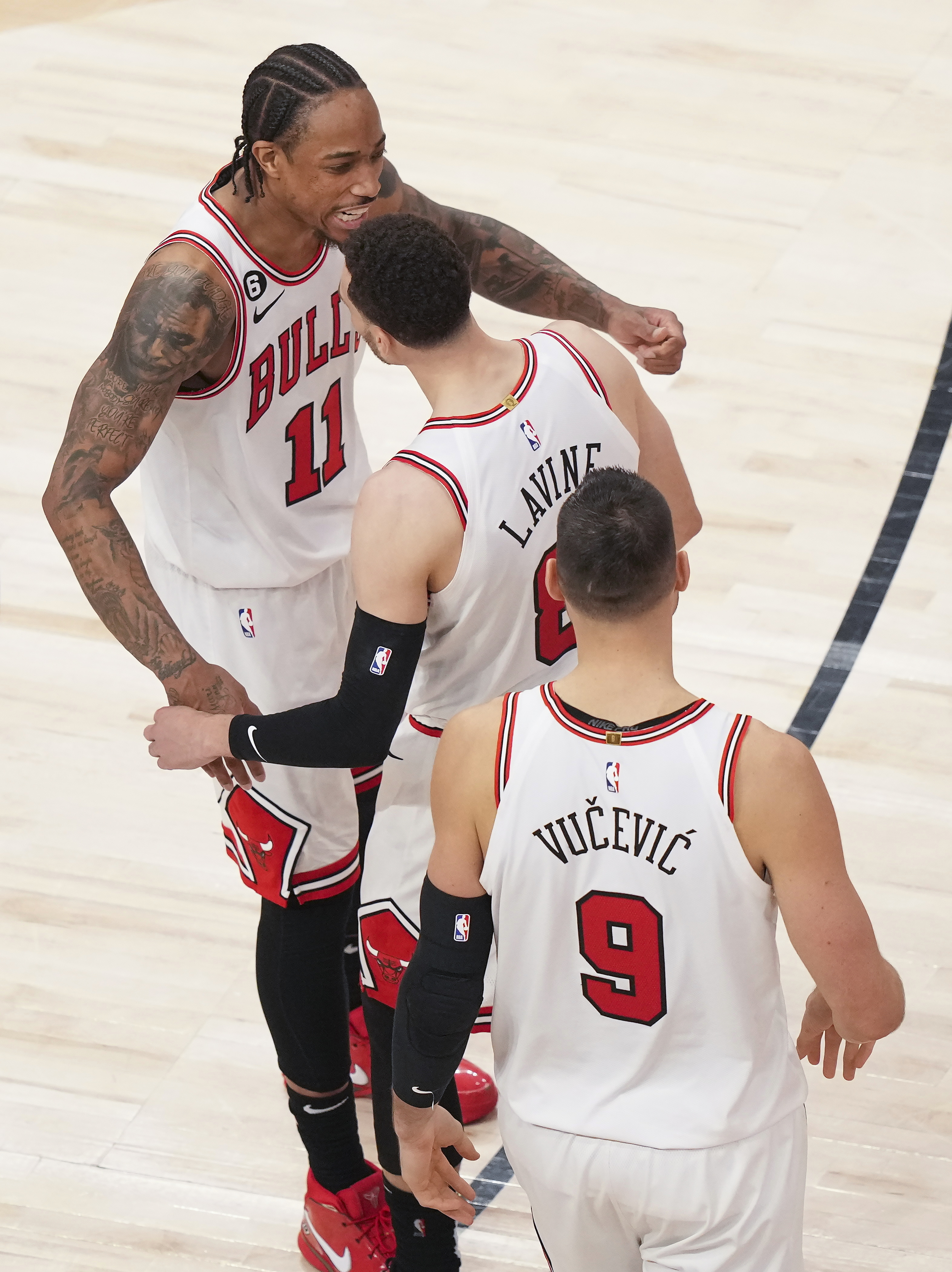LaVine scores 39, Bulls beat Raptors 109-105 in play-in game