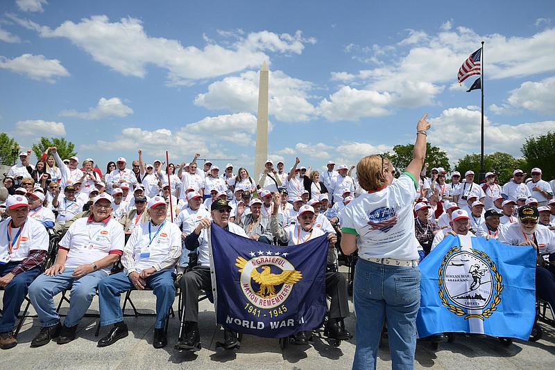 Nancy Willaims Honor Flight Coordinator gets the Arkansas World War 2 veterans to calls the Hogs after getting their picture taken bv the WWII Memorial in Washington DC.( NWA Democrat-Gazette/FILE PHOTO)