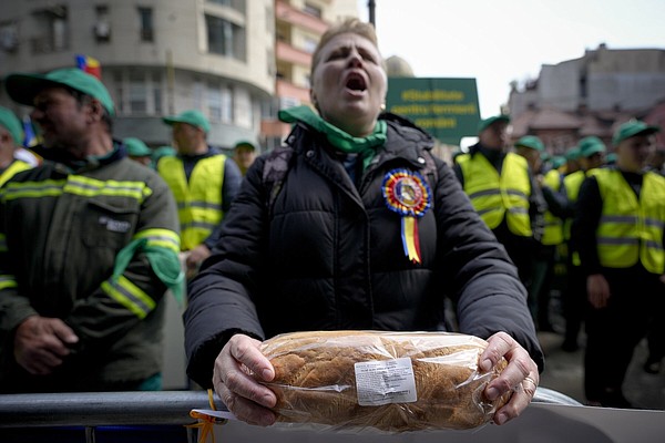 Slovakia bars grain from Ukraine - Vimarsana News