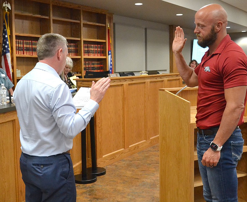 Annette Beard/Pea Ridge TIMES
Mayor Nathan See issued the oath of office to newly-appointed City Council member Matt Blood at the April 18 City Council meeting after Blood was appointed by a 3-2 vote by the sitting council members.