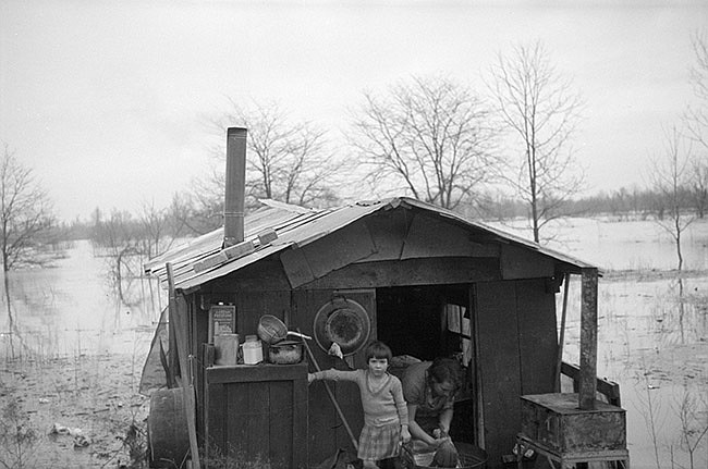 Victims of the 1937 flood constructed an "ark" house at Marianna (Lee County).
(Courtesy of Library of Congress Prints and Photographs Division)