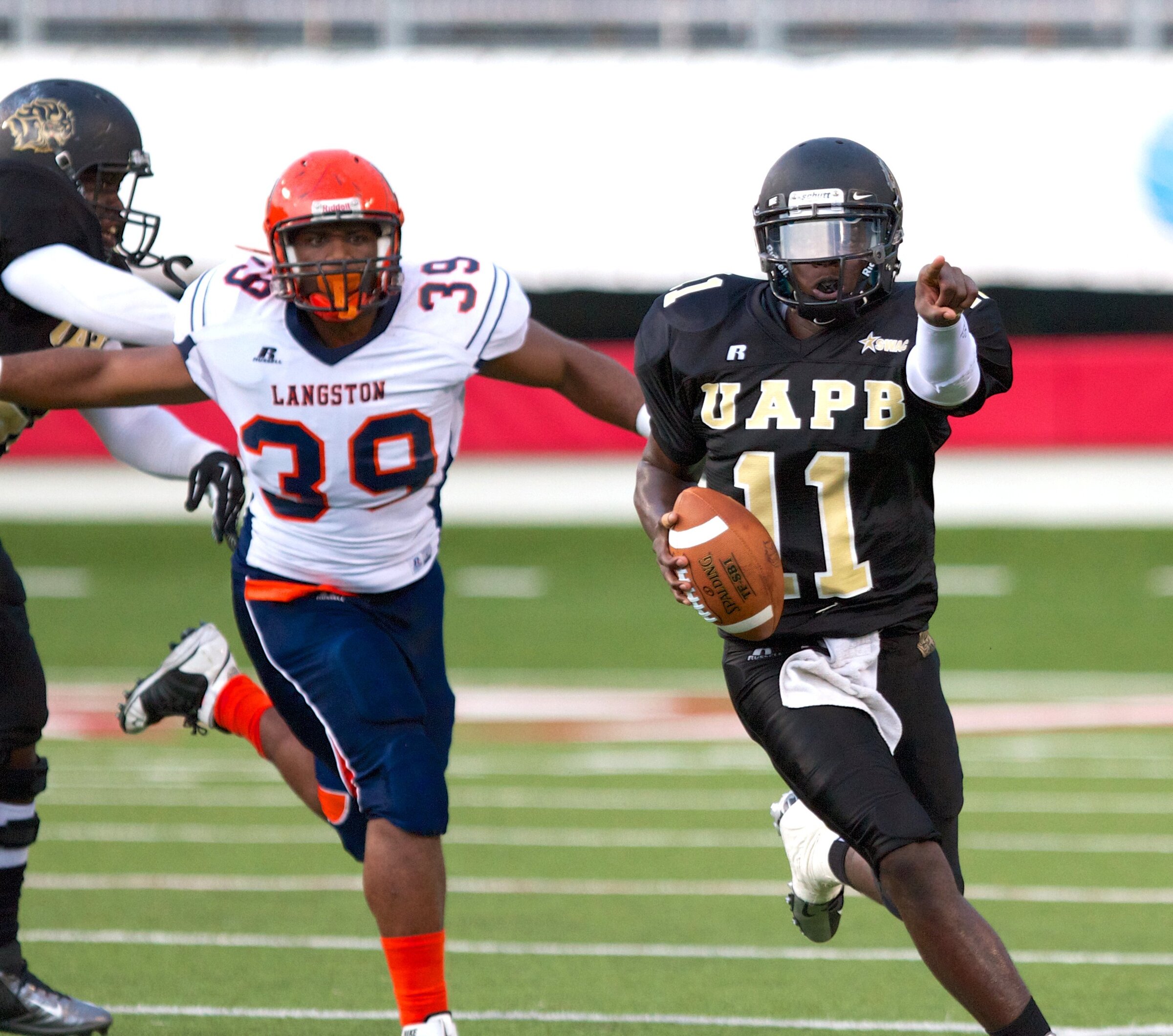 Sports group honors 7 state quarterbacks