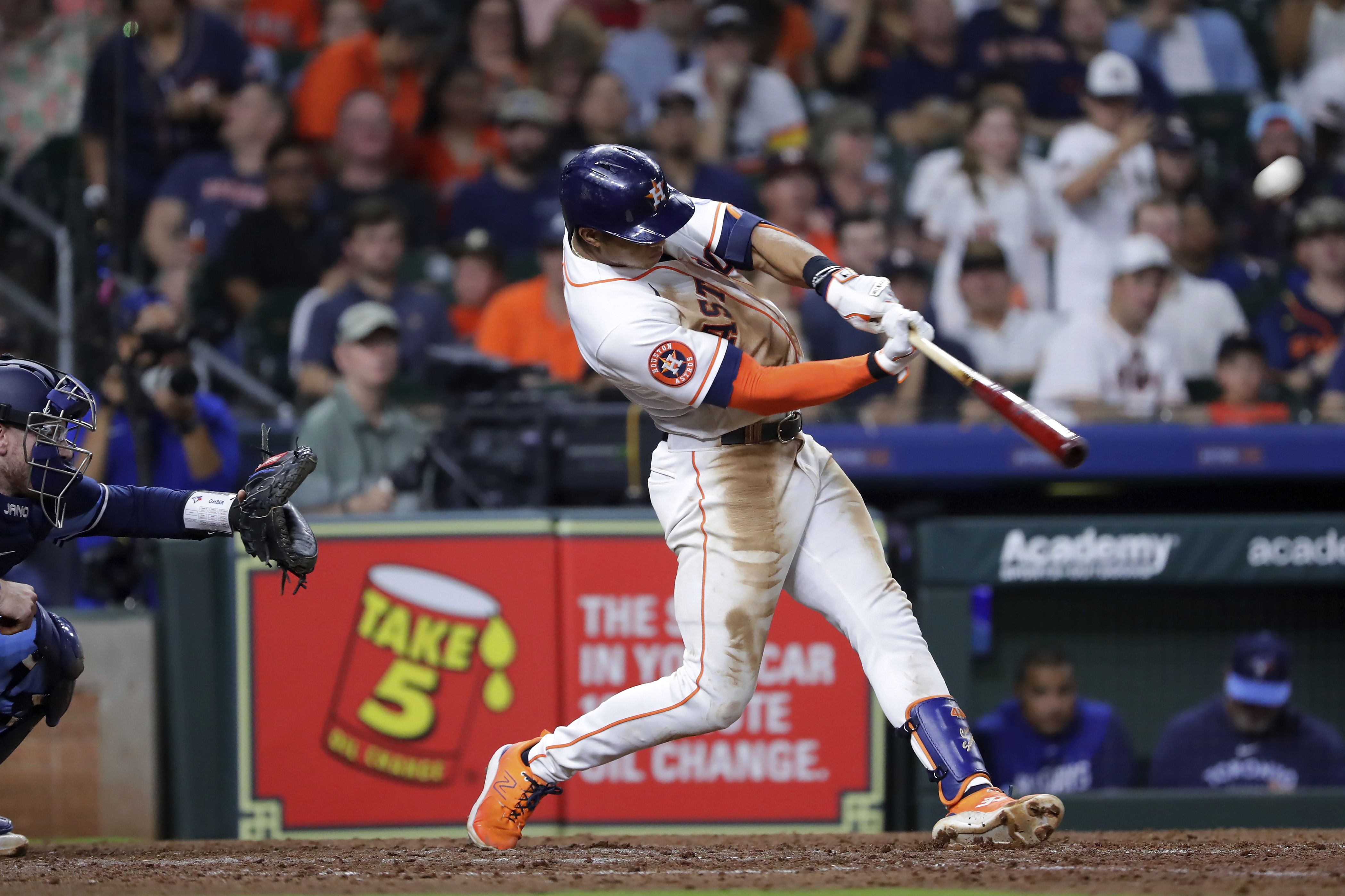 Houston Astros shortstop Mauricio Dubon (14) hits an RBI single to