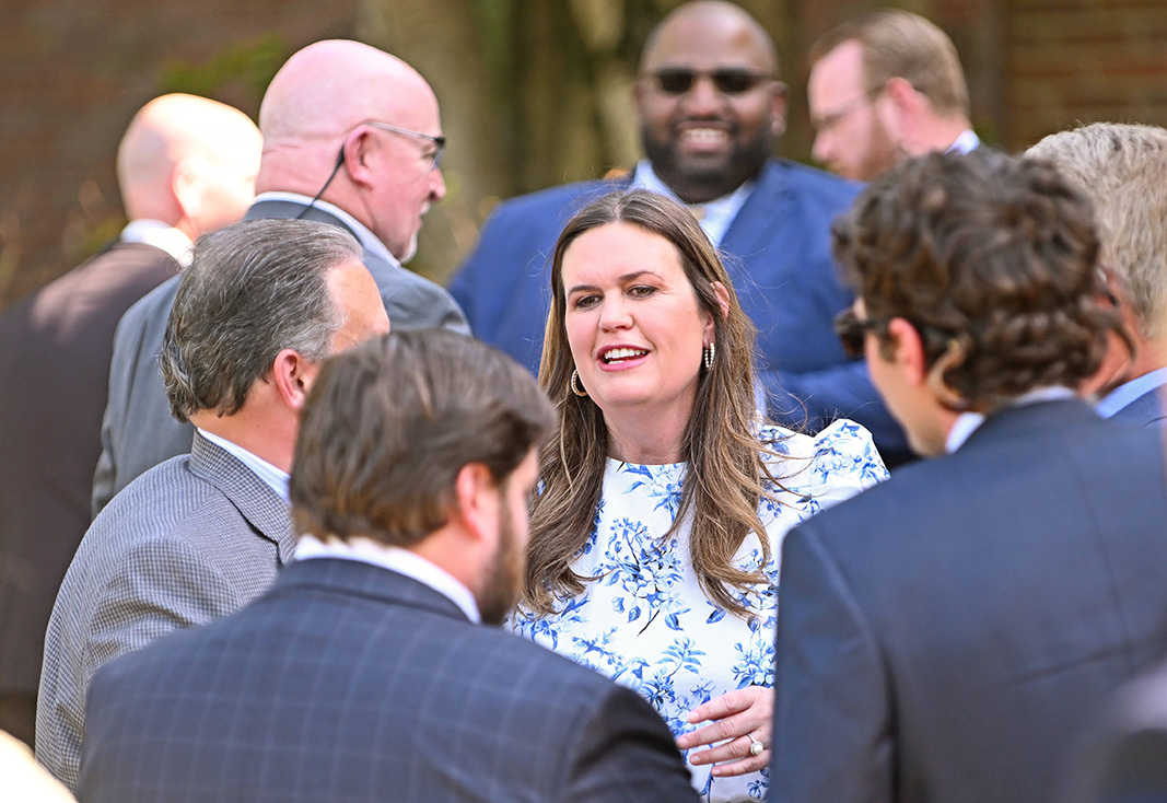 Sanders touts accomplishments in her first 100 days as Arkansas' governor - Vimarsana News
