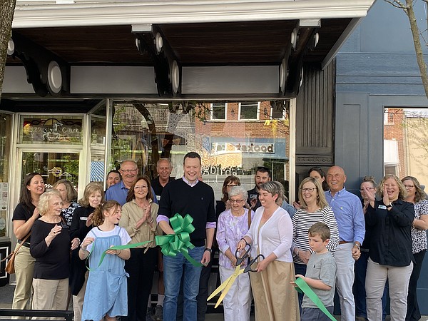 Ribbon cutting celebrates Smockingbird's new owners - Vimarsana News