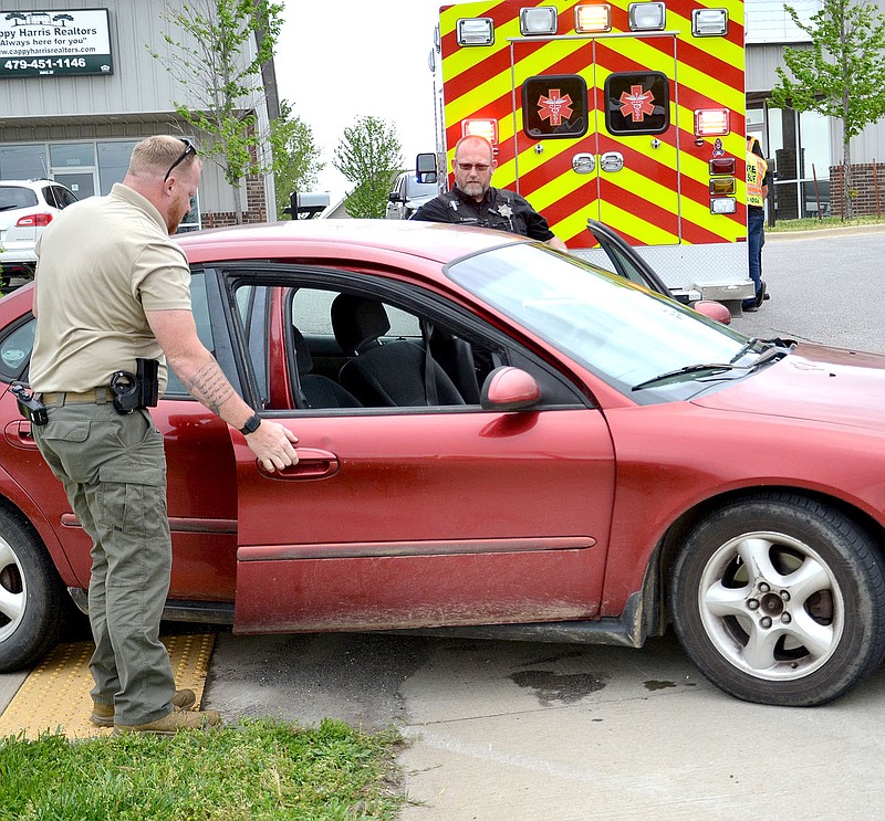 Annette Beard/Pea Ridge TIMES
Pea Ridge Police and emergency personnel from the Pea Ridge Fire-EMS Department were dispatched to a two-vehicle motor-vehicle collision near 1010 Slack St. around 2 p.m. Thursday, April 20. One person was transported to the hospital by ambulance.