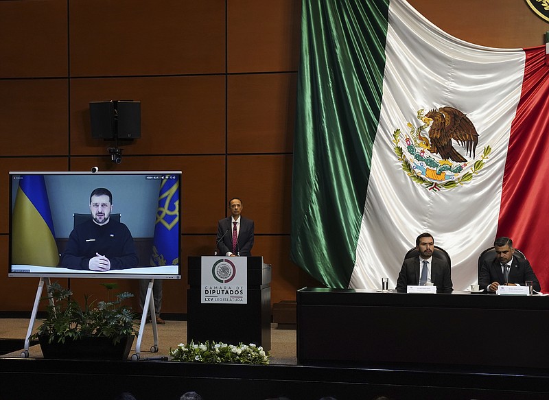El presidente de Ucrania, Volodymyr Zelensky, se dirige al Congreso mexicano de forma virtual, en Ciudad de México, el jueves 20 de abirl de 2023. (AP Foto/Marco Ugarte)