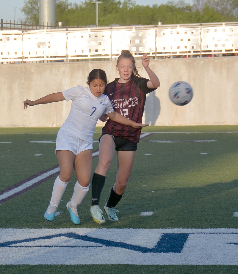 Graham Thomas/Herald-Leader
Siloam Springs freshman Mesa Broquard (right) battles Greenbrier's Aya Abuzeineh for the ball during a 5A-West game Friday, April 21, at Panther Stadium. Siloam Springs defeated Greenbrier 6-1.