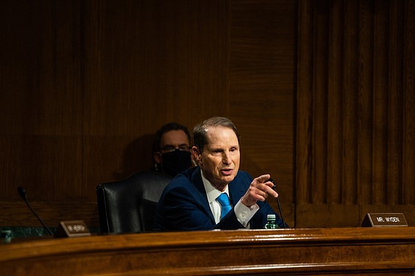 Wyden letter seeks full story on Thomas gifts – The Arkansas Democrat-Gazette