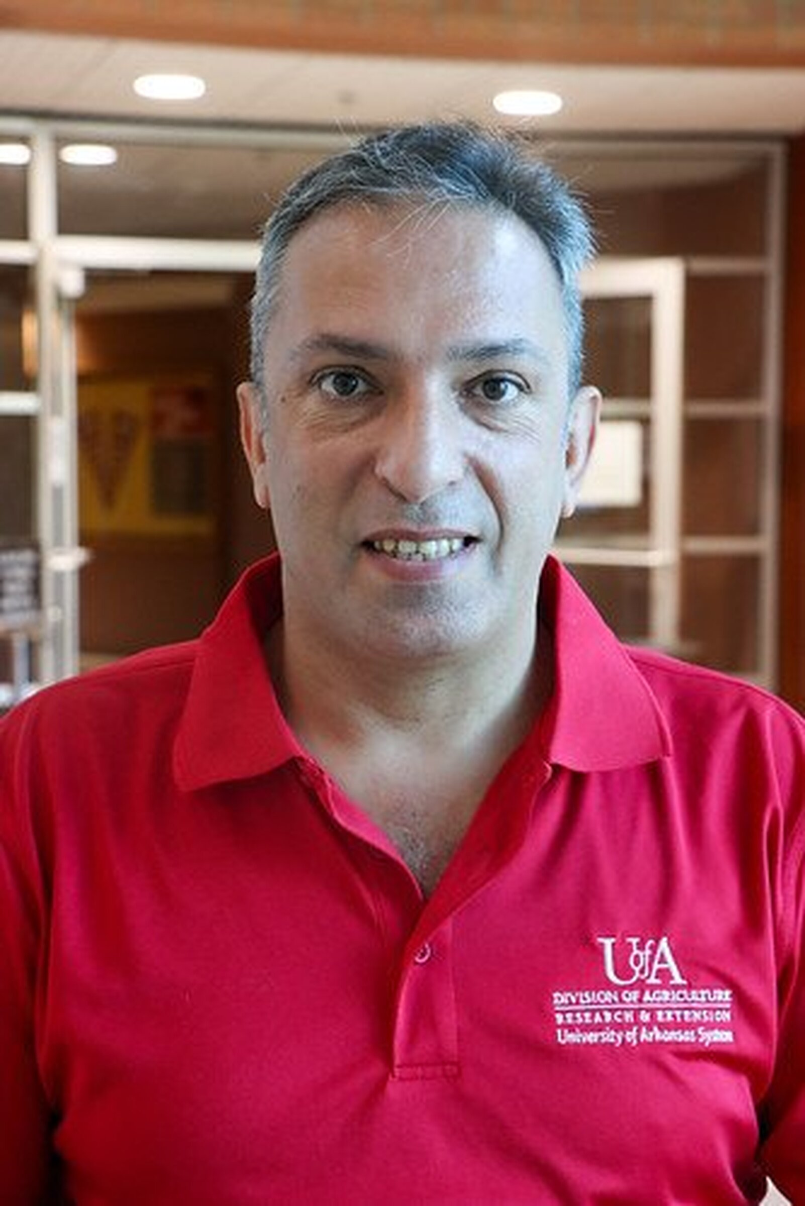 Poultry researcher in Arkansas working on vaccine