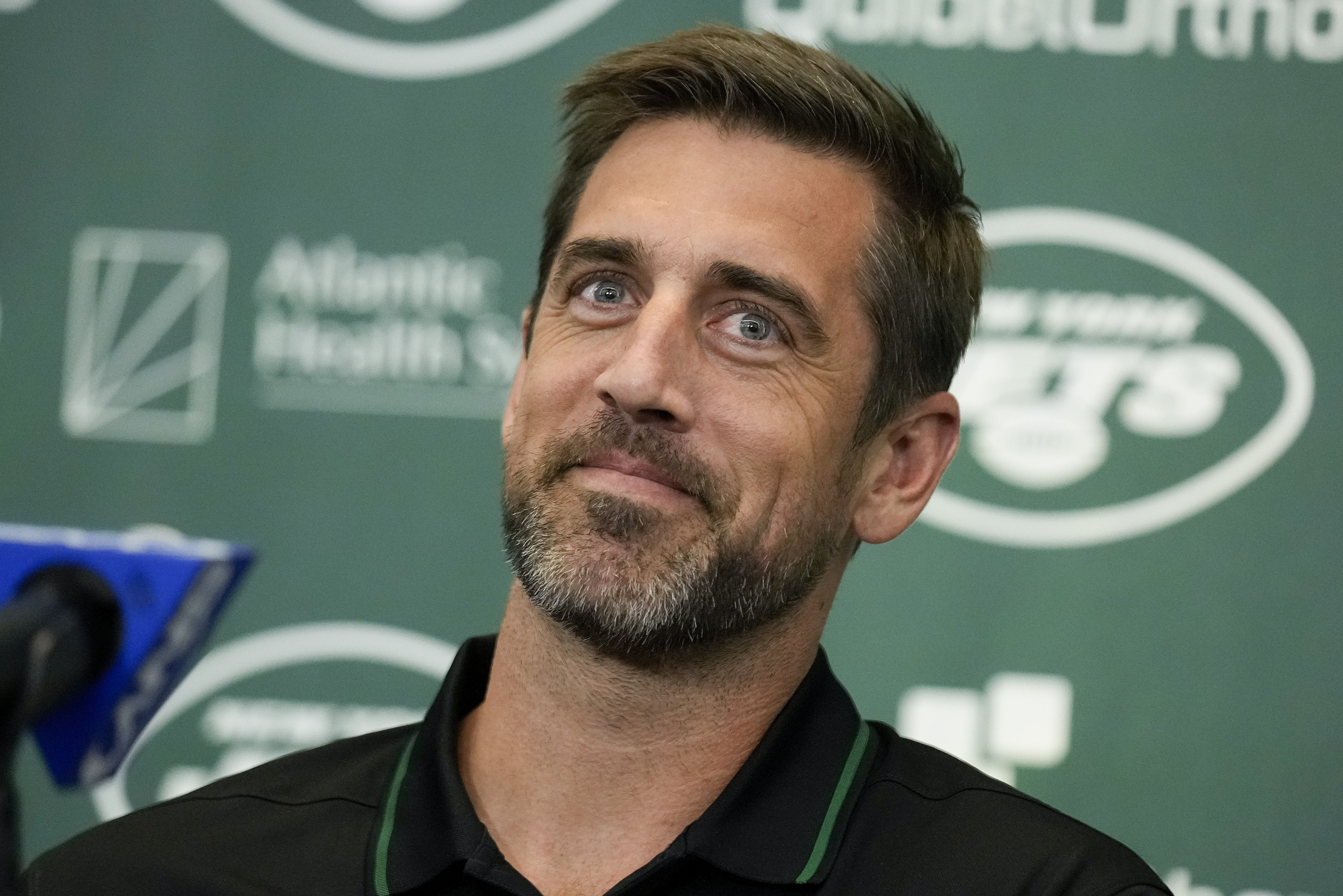 Rodgers arrives in NY, eager to support Jets