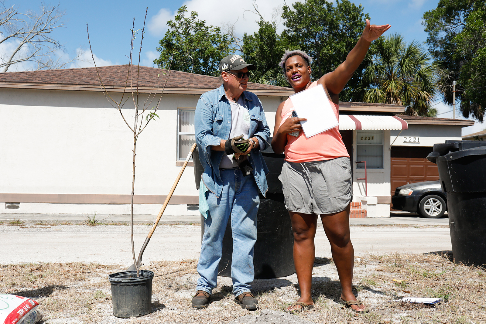 Fla. man started as a tree planting vigilante. Now he's planted 30,000 - Vimarsana News