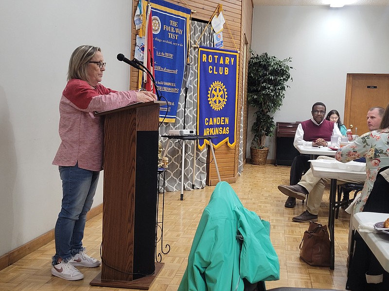 Photo by Bradly Gill
Terri Walker of CASA speaks to the Camden Lions Club.