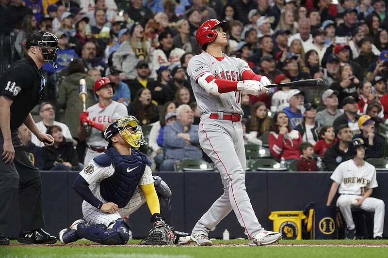 Mariners walk Ohtani in 9th, hold off Angels to keep pace