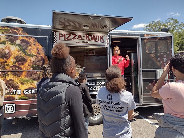 Jefferson City food truck operators offer high school students insight into business - Vimarsana News