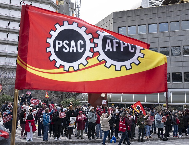 Canada contract accord ends strike for most public workers Jefferson