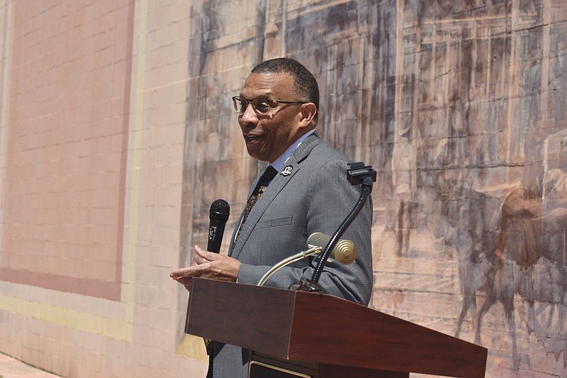 UAPB Chancellor Laurence B. Alexander makes comments during the unveiling of an art mural designed by students. (Pine Bluff Commercial/I.C. Murrell)
