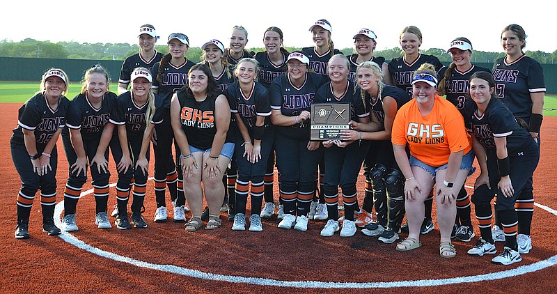 Annette Beard/Westside Eagle Observer
Gravette's softball team poses with the regional championship plaque following its shutout win over Pea Ridge on Saturday.