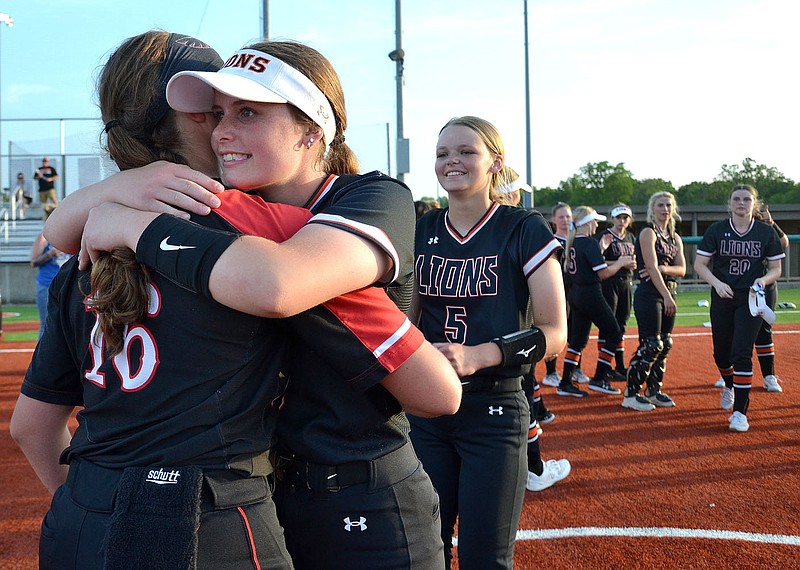 Annette Beard/Pea Ridge TIMES
Blackhawk pitcher Emory Bowlin and Lions players Kenlee Harris, Drew Madison and Laney Chilton encourage and rib each other after the championship game Saturday. For more photographs, go to the PRT gallery at https://tnebc.nwaonline.com/photos/.