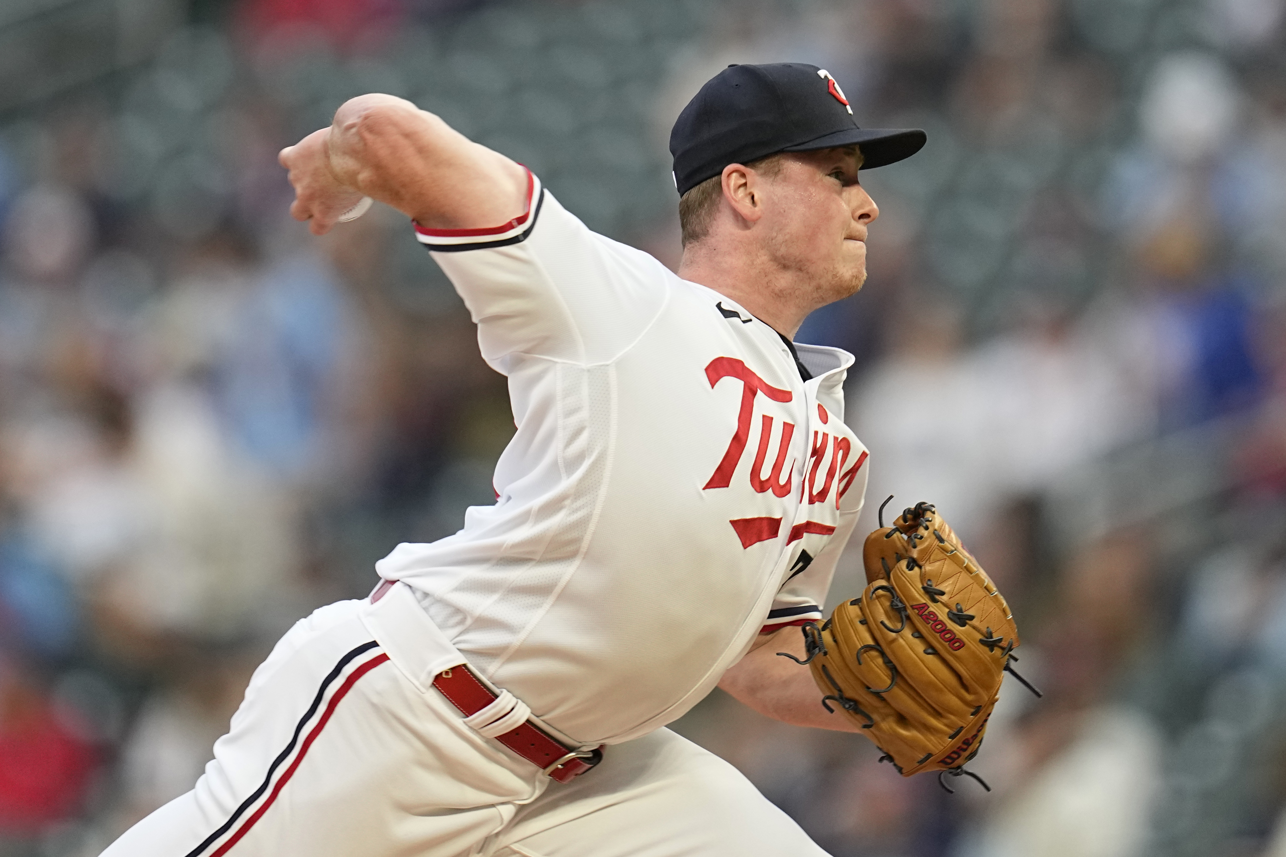 Twins' Kyle Farmer struck by pitch, gets stitches and teeth reset