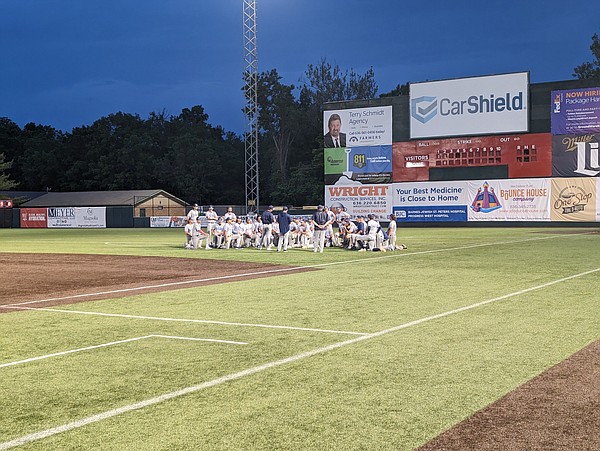 Blue Jays fall to Golden Eagles in SLIAC Tournament semifinal - Vimarsana News