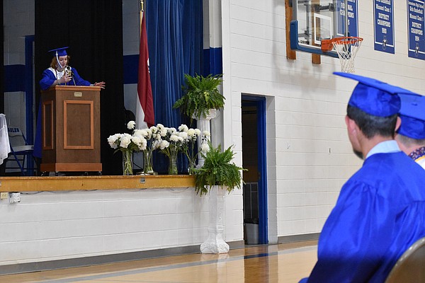 Jamestown graduates recognize moms - Vimarsana News