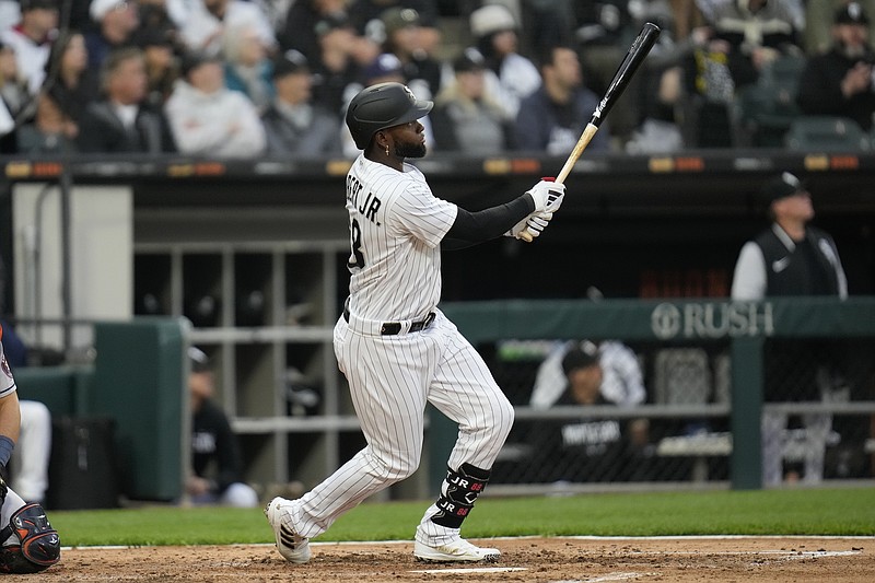 Luis Robert Jr. stars as Chicago White Sox top Houston Astros 3-1