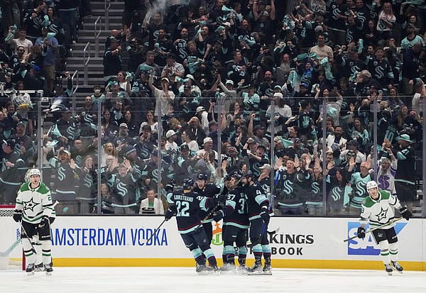 Seattles secondperiod blitz sends series to decisive game Seattles secondperiod blitz sends series to decisive game