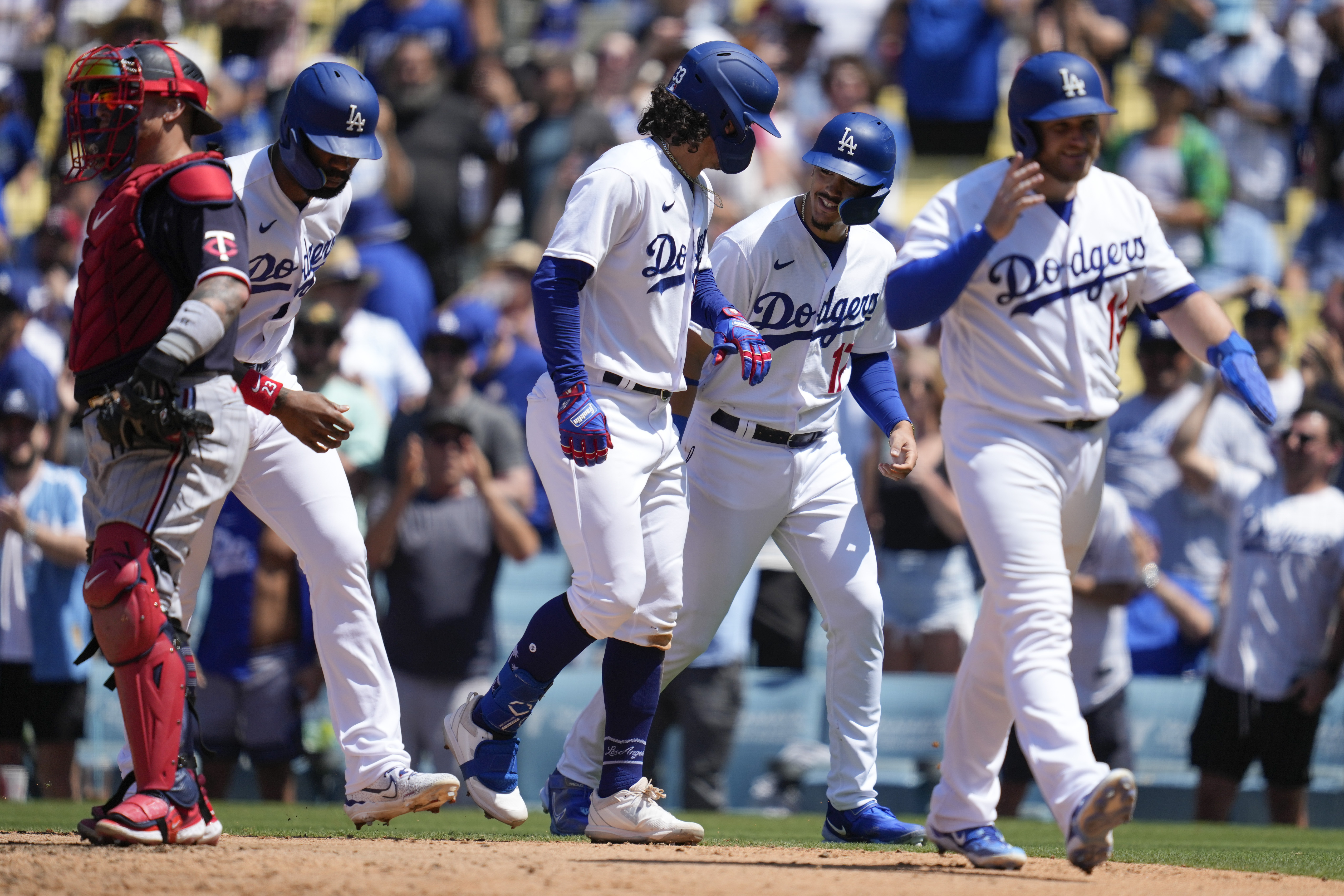 Max Muncy, James Outman provide pop as Dodgers top Cubs
