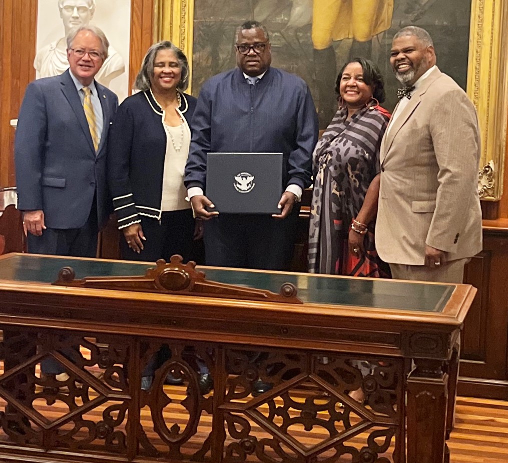 Former Pine Bluff alderman Calvin Booker Sr. wins prestigious award