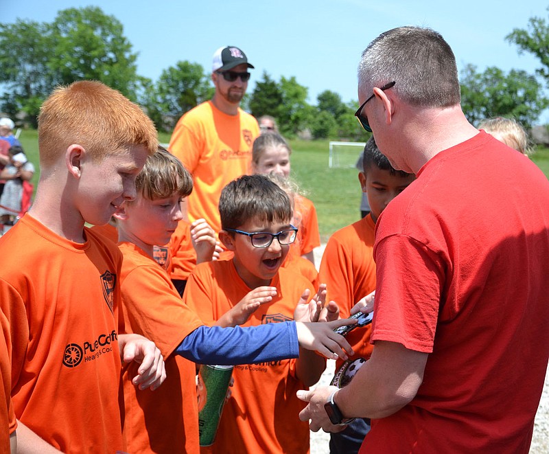 Annette Beard/Pea Ridge TIMES
Pea Ridge Mayor Nathan See passed out first-place trophies and second-place medals to soccer players Saturday during the awards ceremony after a morning of tournaments for the Pea Ridge Thunder Soccer Club.