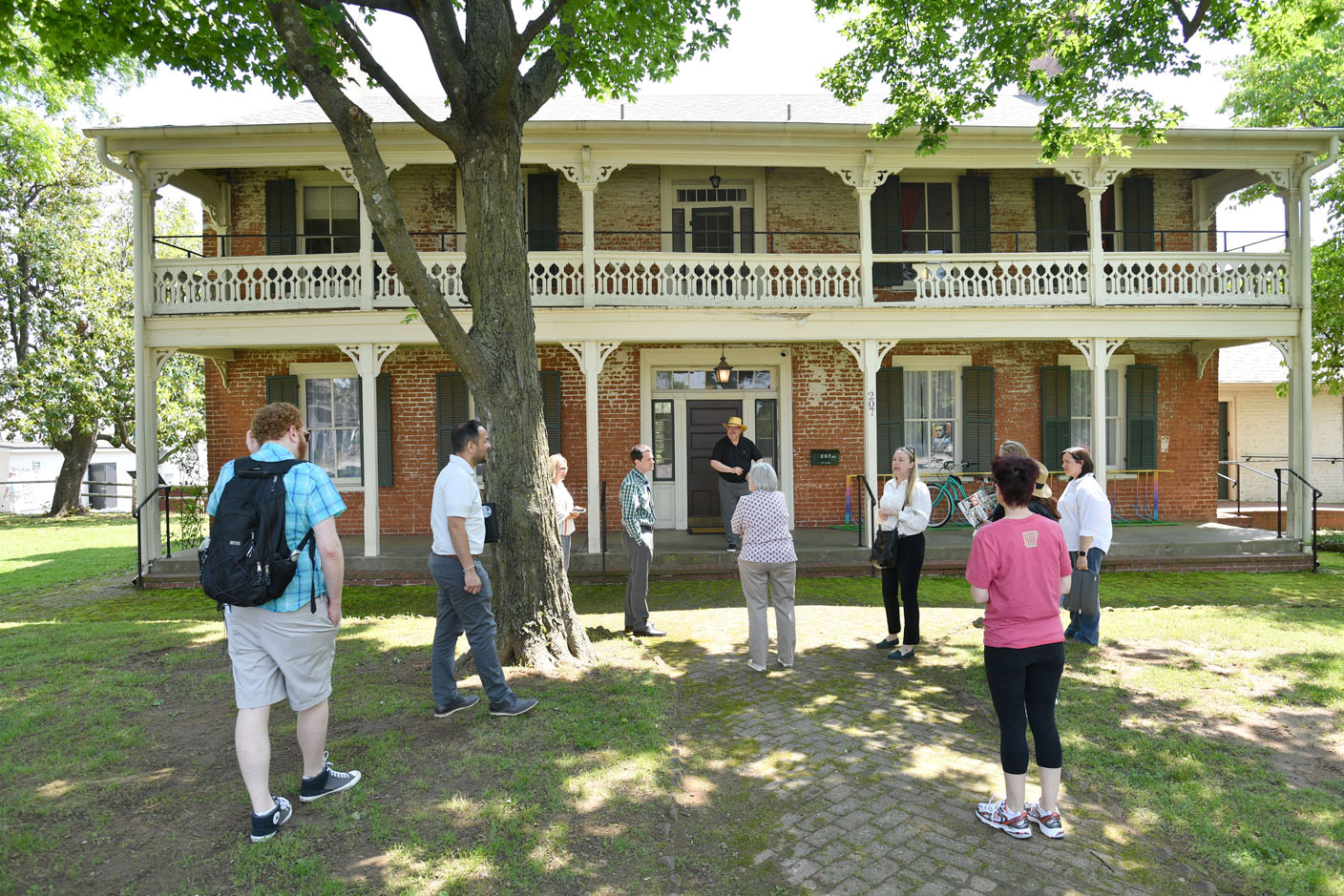 Folk School of Fayetteville transforms historic home into collaborative music space - Vimarsana News