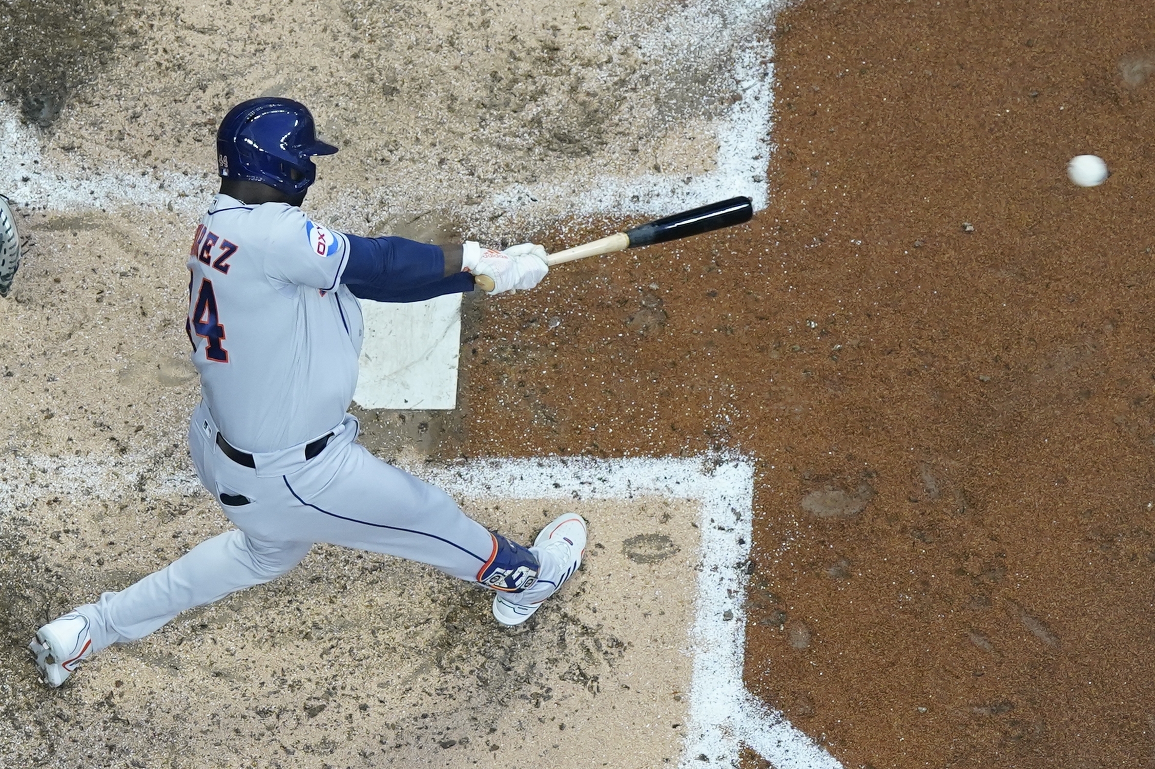 Alvarez smashes slam as the Astros rout Brewers, 12-2 - Vimarsana News