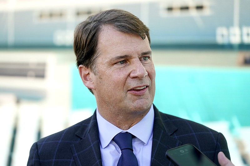 Ford will keep AM radio on 2024 models, will restore AM on two electric