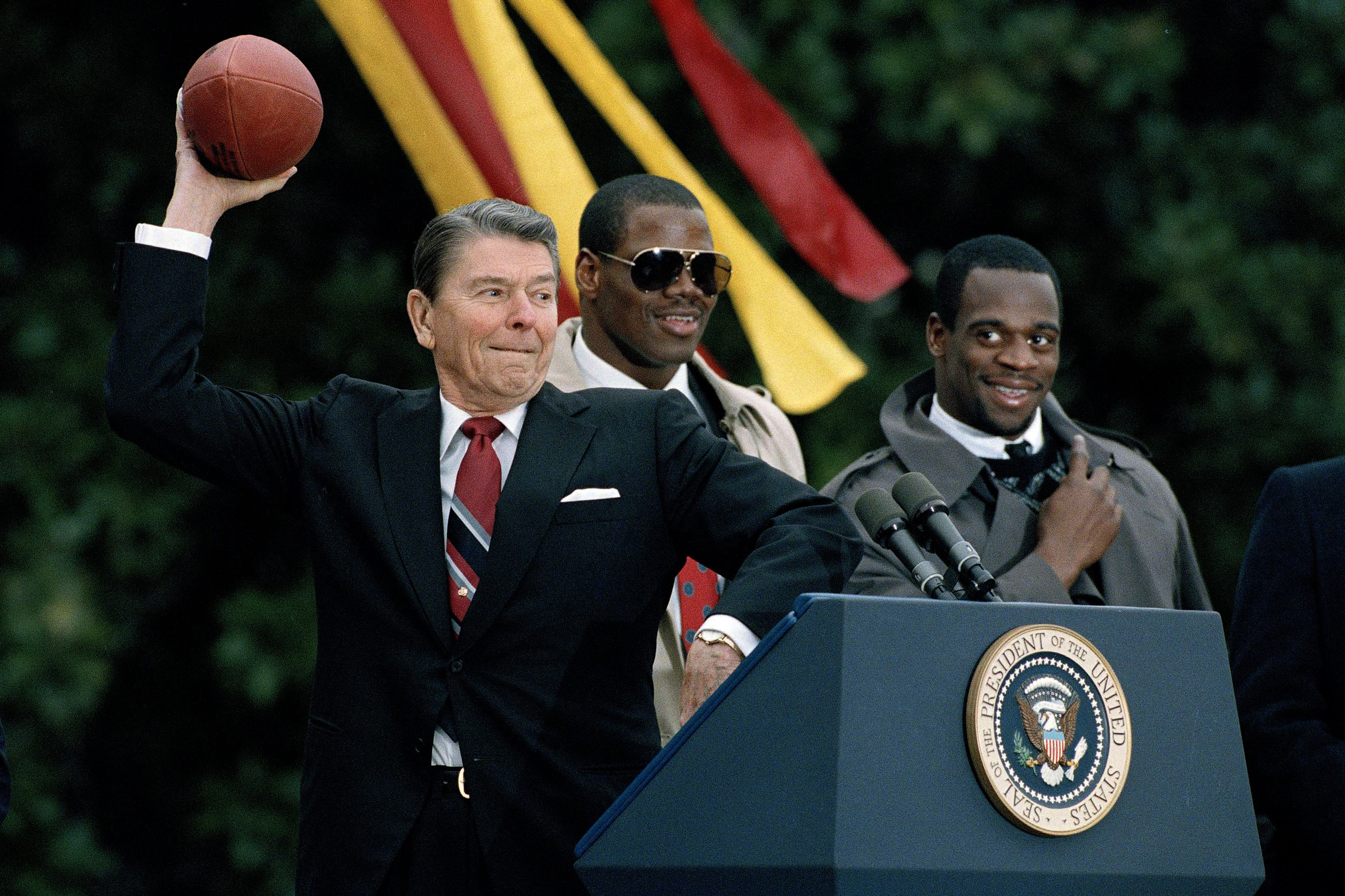 Barack Obama honors Super Bowl champion Denver Broncos at White House - ESPN