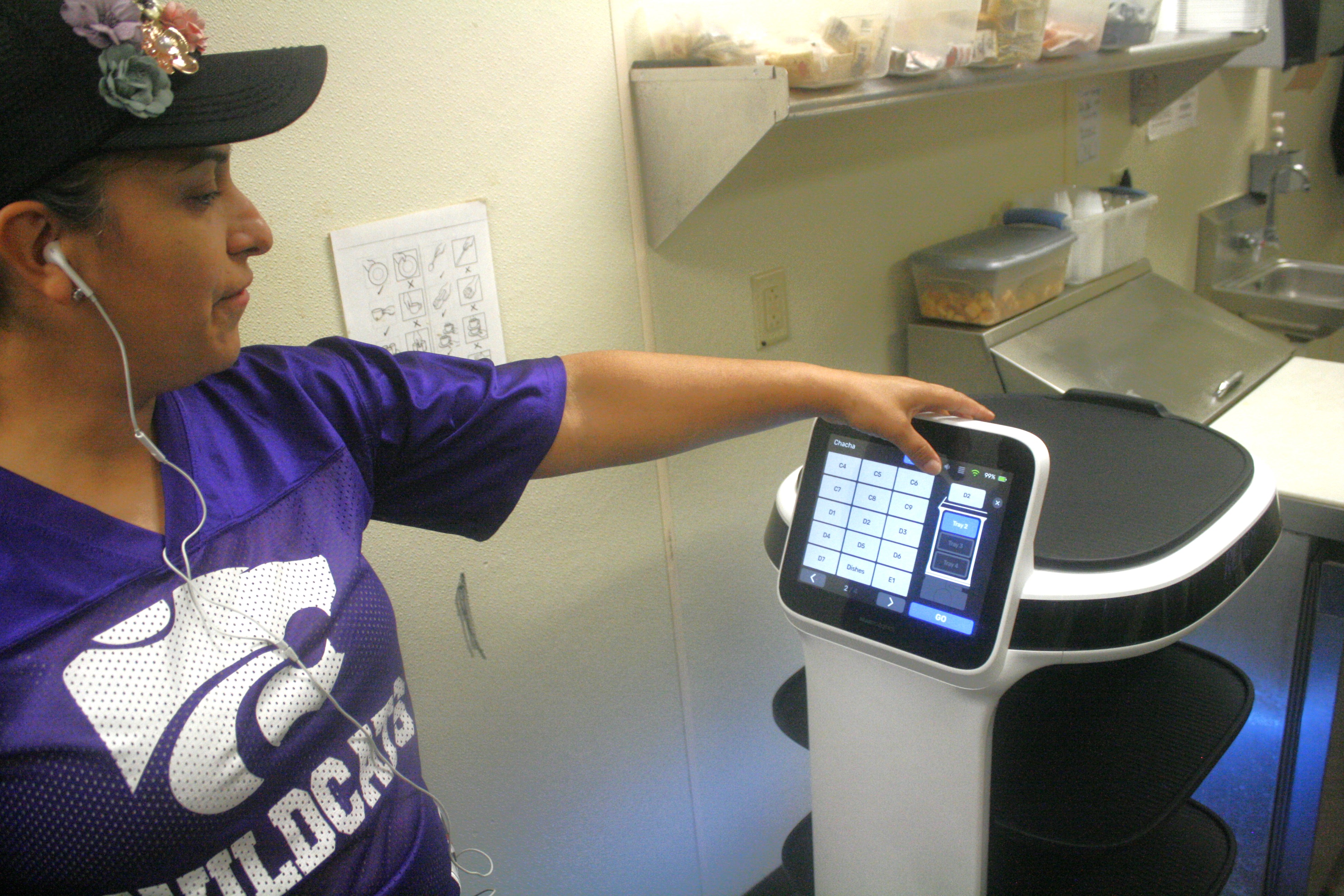 Local restaurant welcomes robot 'server' - Vimarsana News