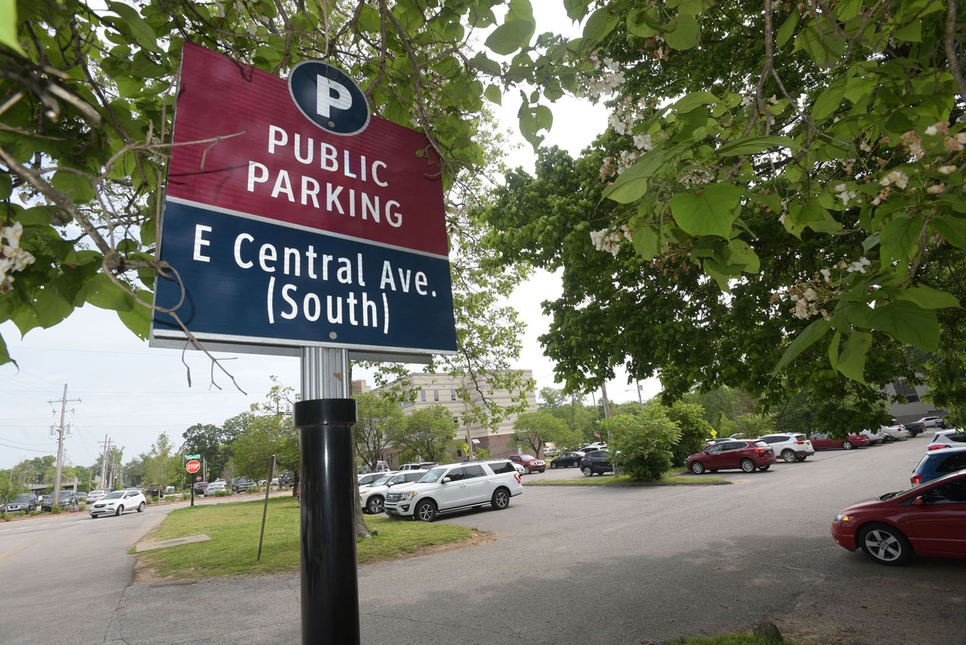 Downtown Bentonville parking lot to close as construction on new parking deck ramps up - Vimarsana News