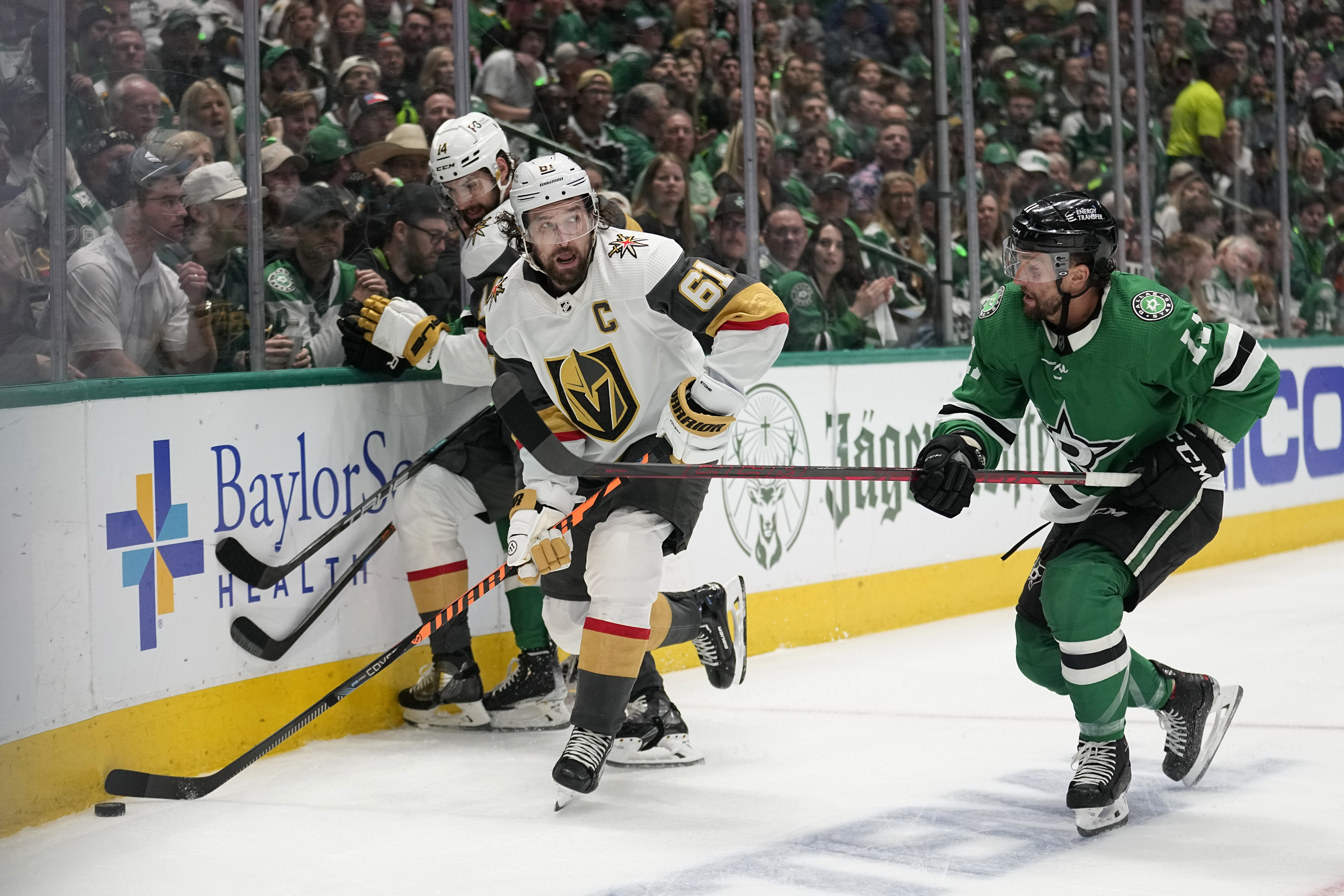 Host Stars face Vegas in Game 6