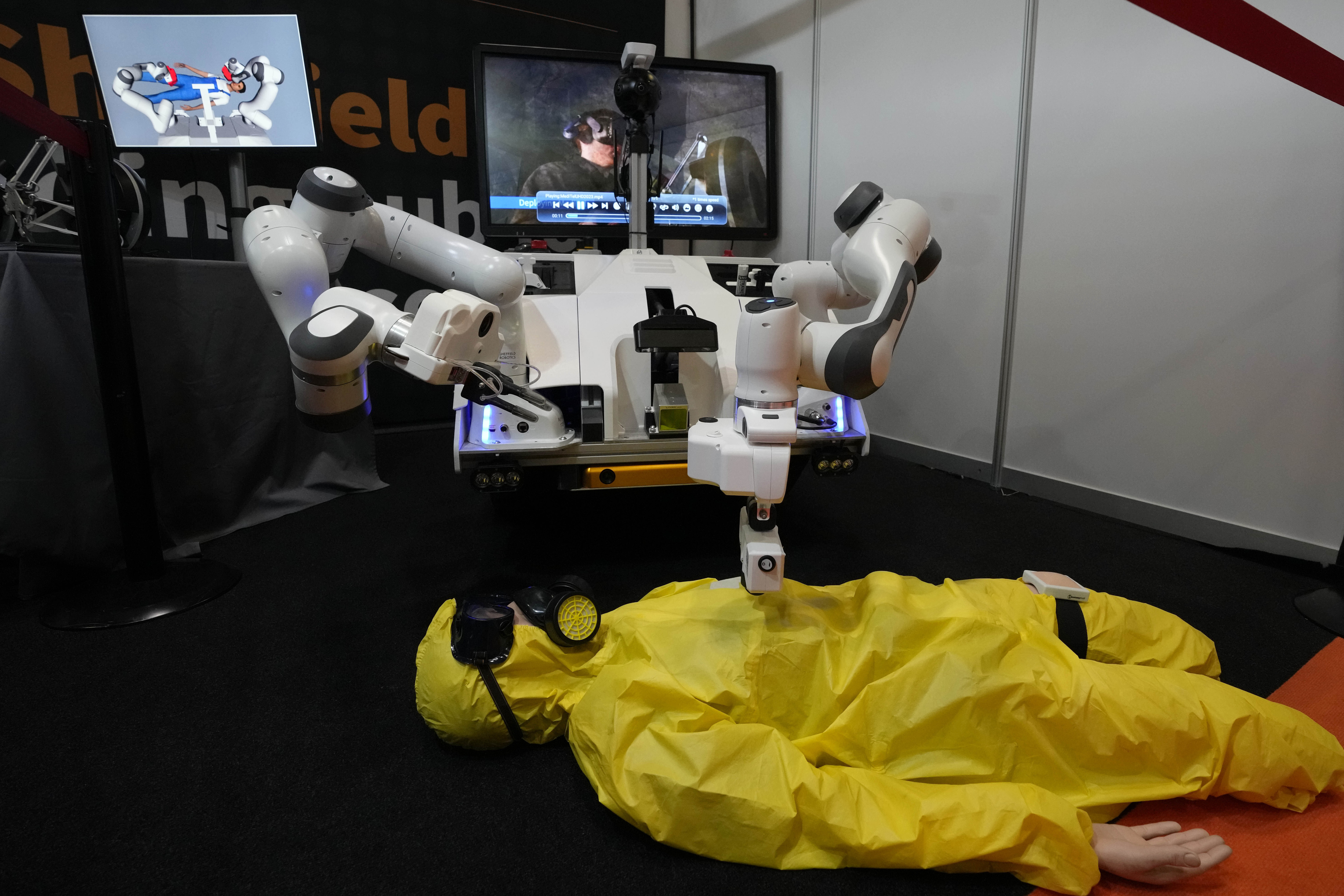 What's new in robots? An AI-powered humanoid machine that writes poems - Vimarsana News