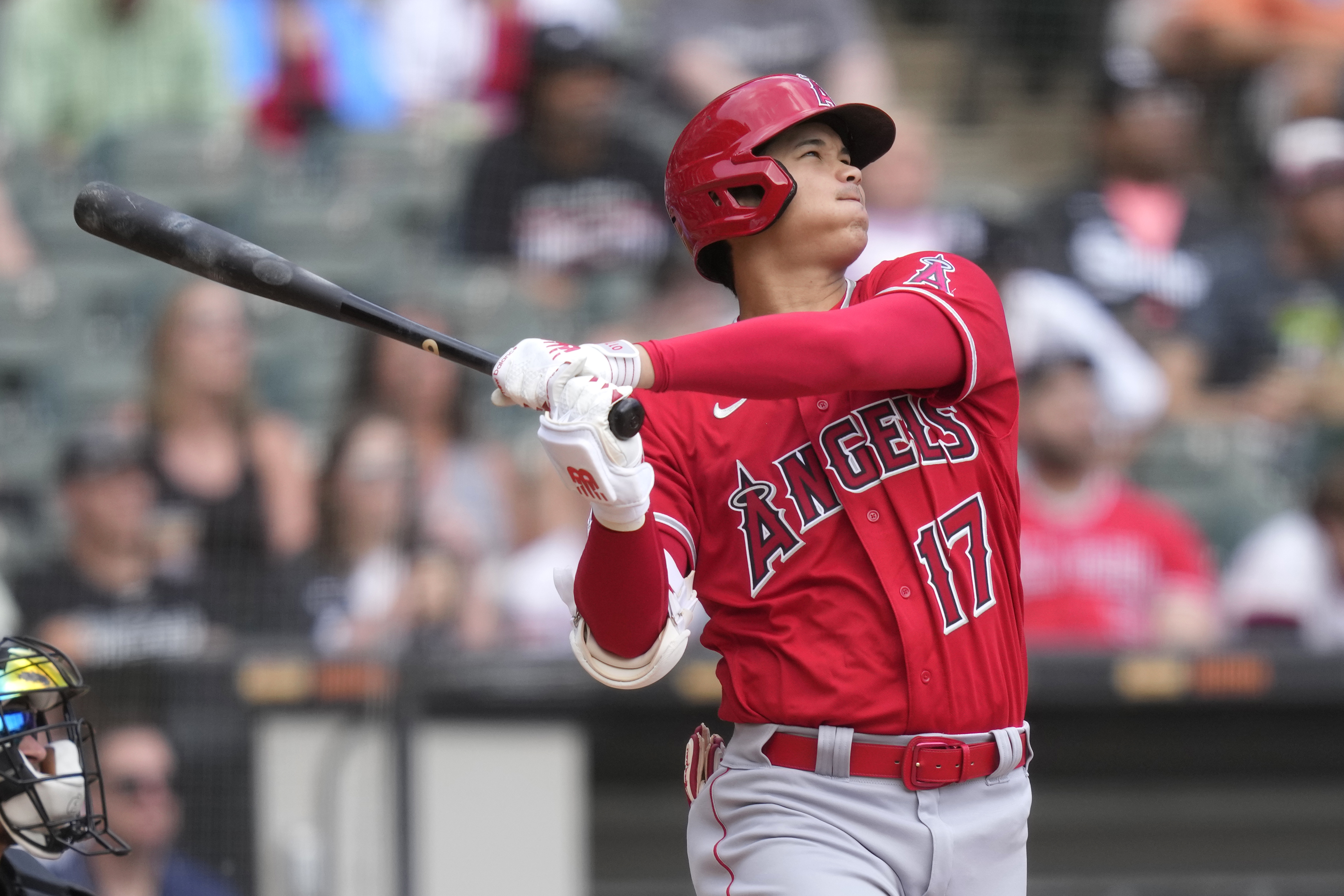 Ohtani homers in loss to Blue Jays and exits second game with cramps