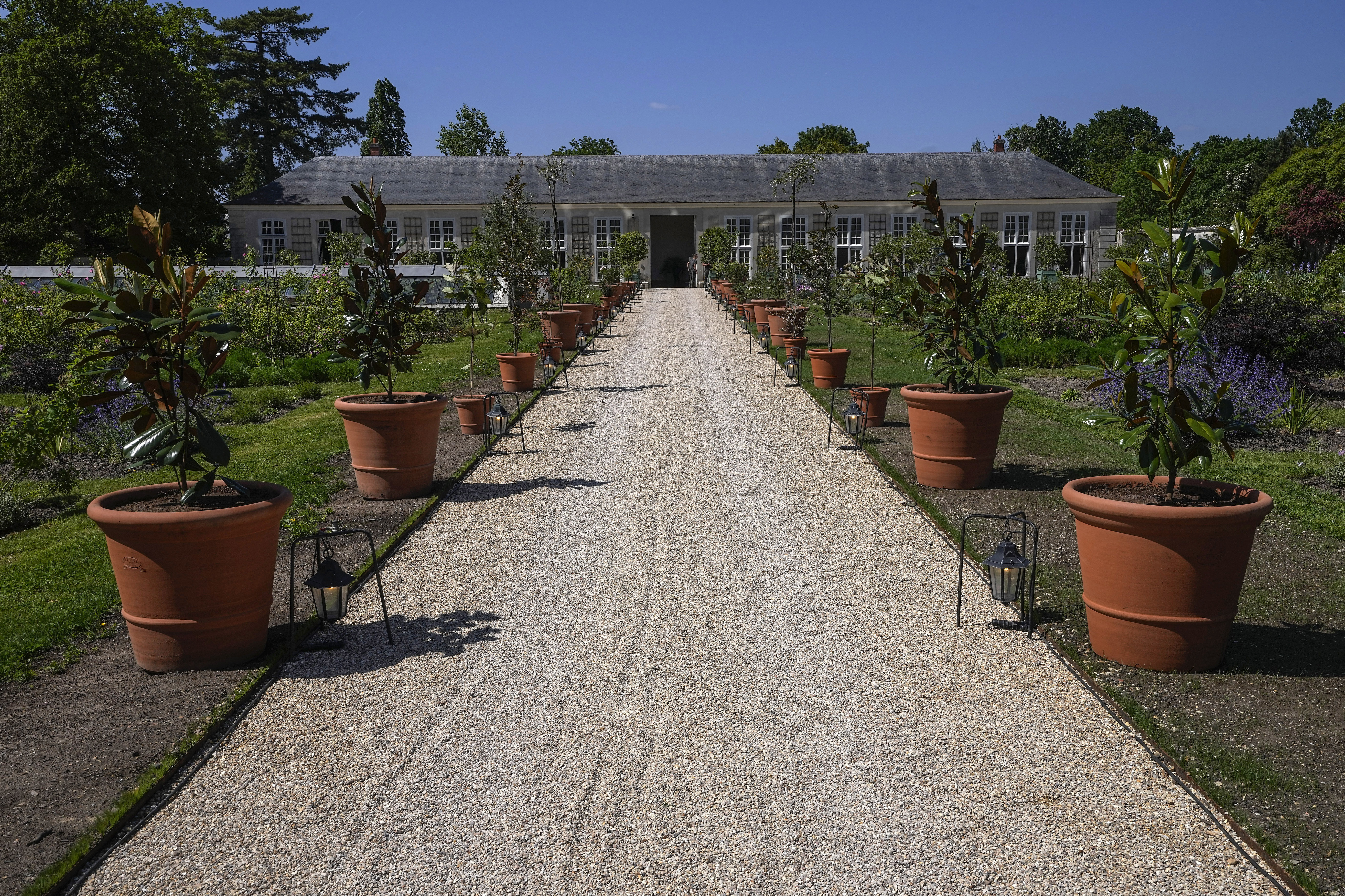 Flower power and diplomacy: Versailles perfume gardens transport public back in time - Vimarsana News