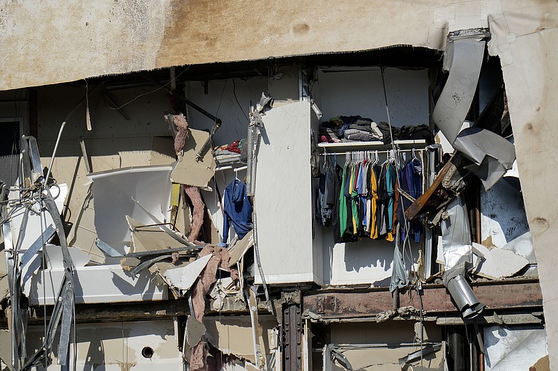 Rescuers At Site Of Iowa Building Collapse Complete Search For ...