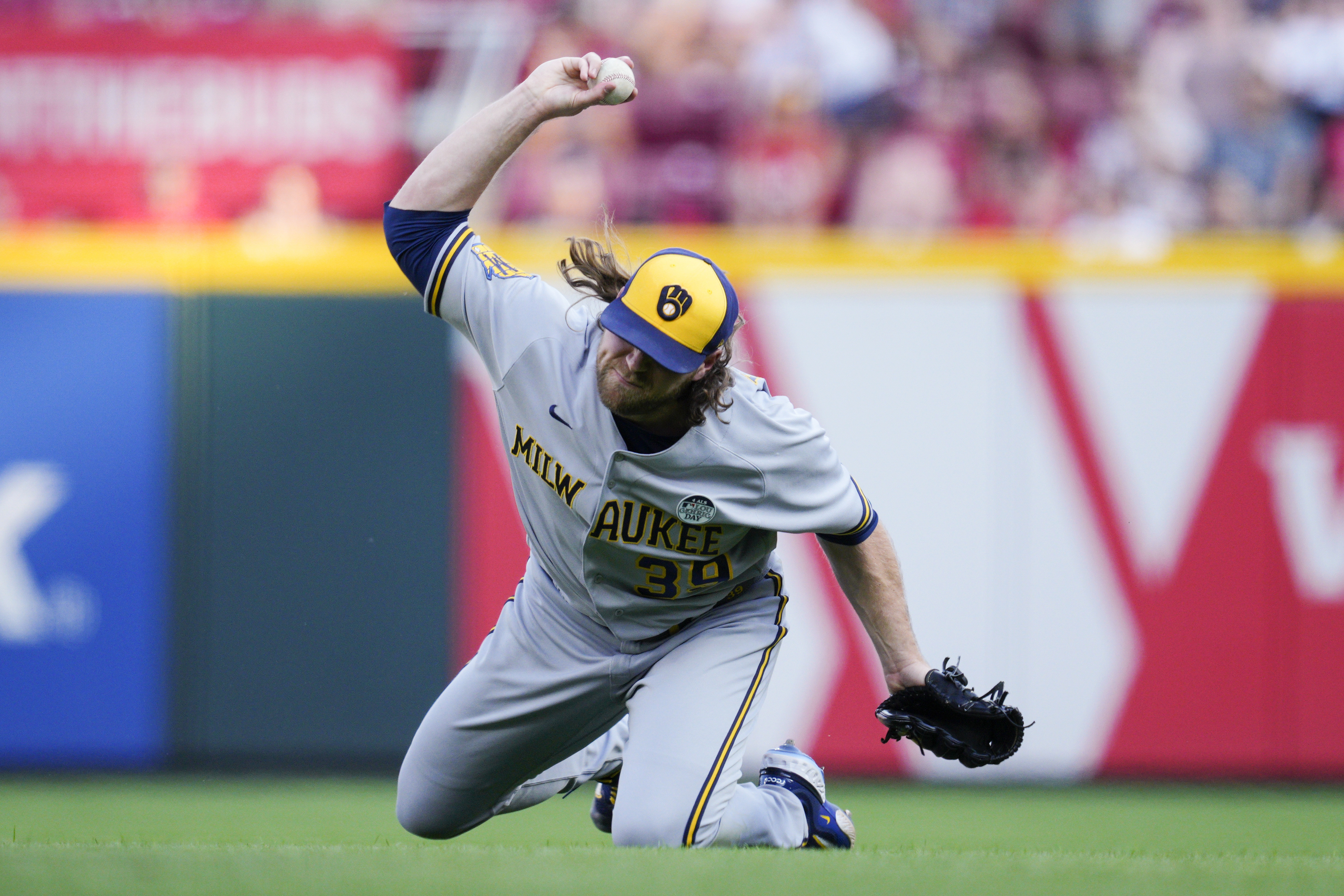 MLB roundup: Marcus Semien extends his hitting streak to 22 games