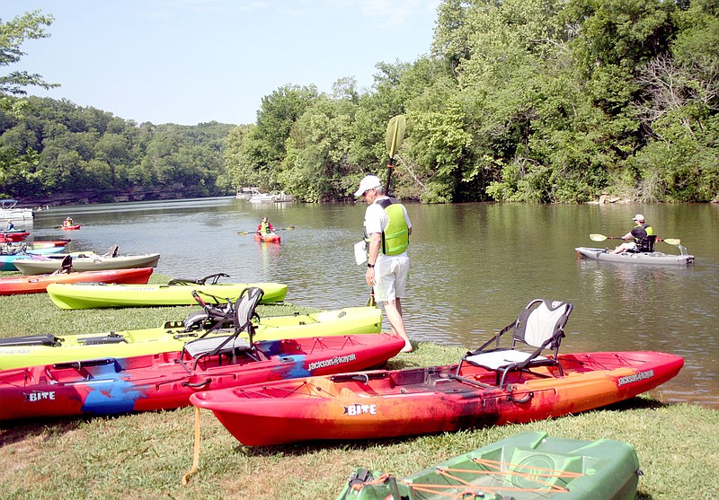 Kayak test drives The Weekly Vista