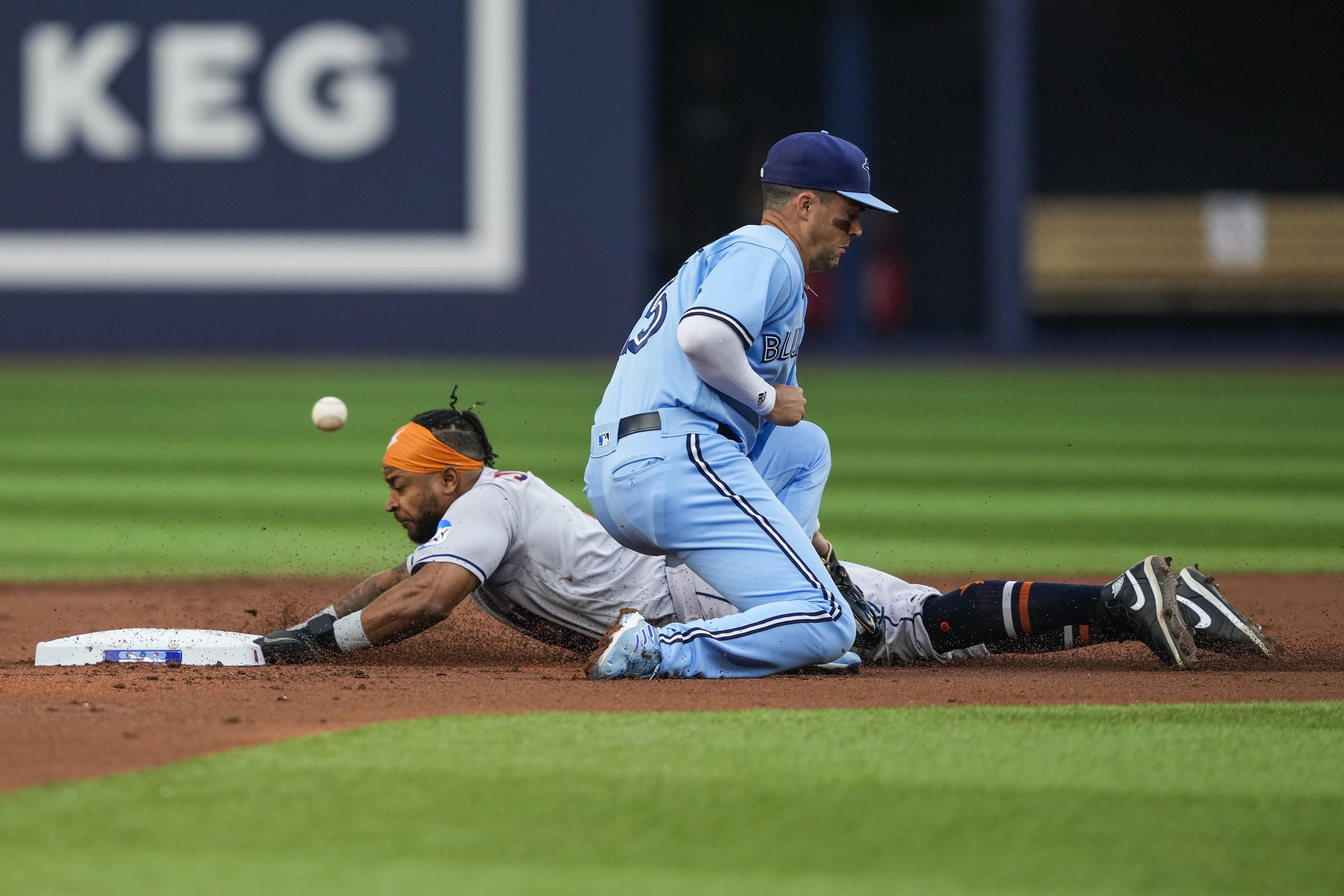 Toronto Blue Jays belt 3 homers to beat Houston Astros, 5-1