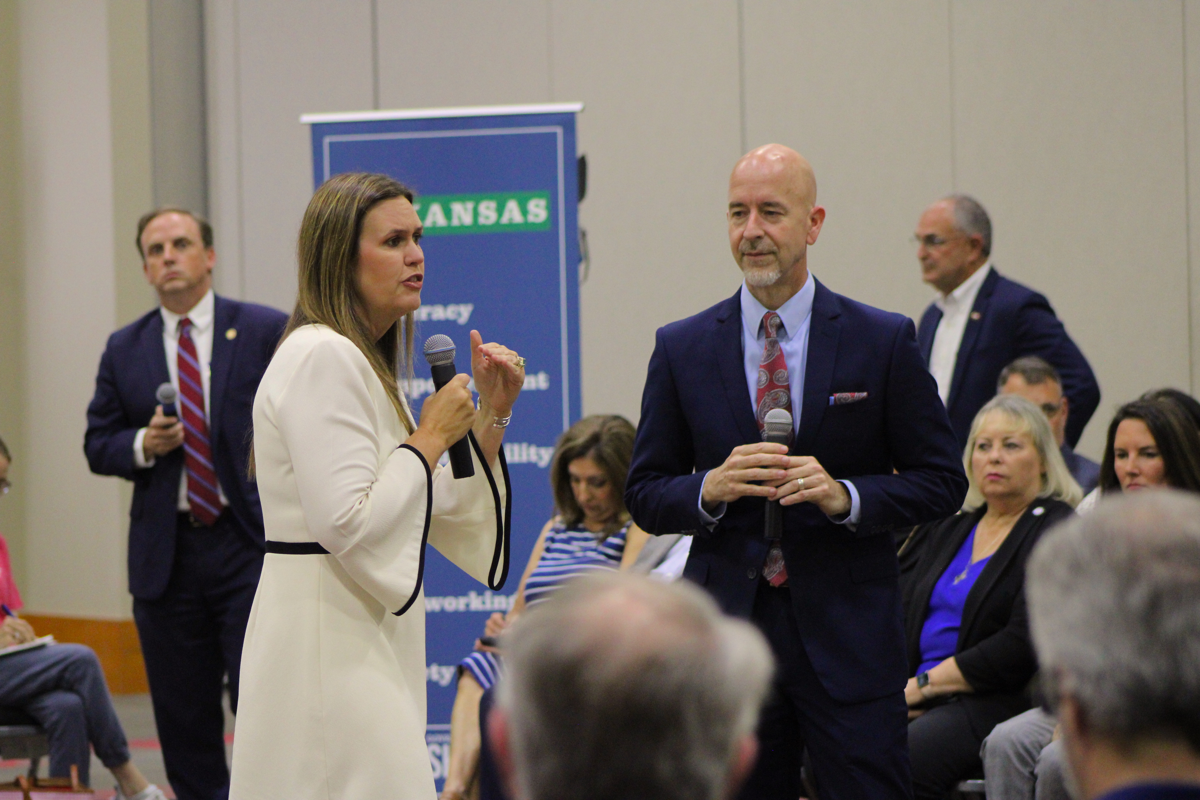Gov. Sanders promotes education bill at El Dorado town hall - Vimarsana News